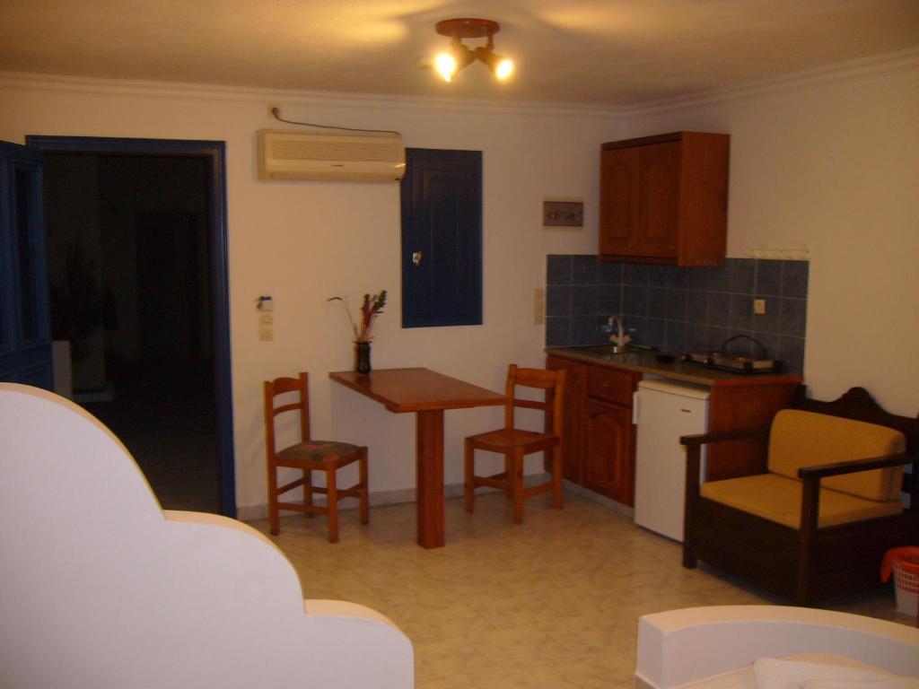 Aparthotel San Efrem Perissa  Pokoj fotografie