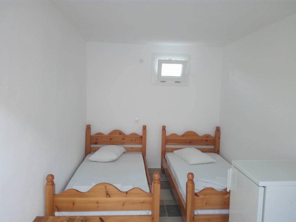 Aparthotel San Efrem Perissa  Pokoj fotografie